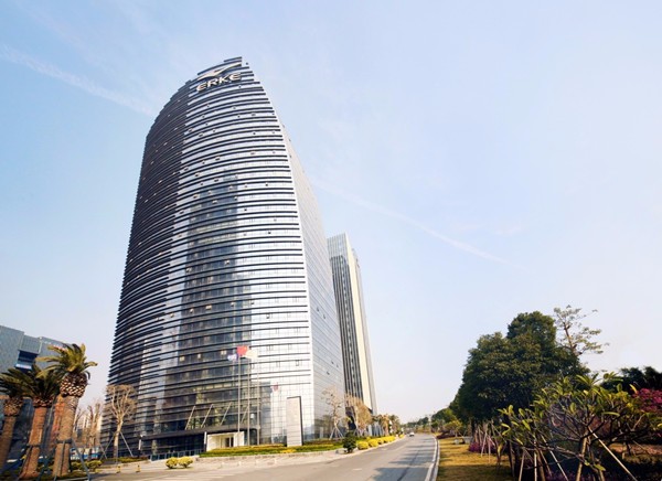 鸿星尔克营运中心